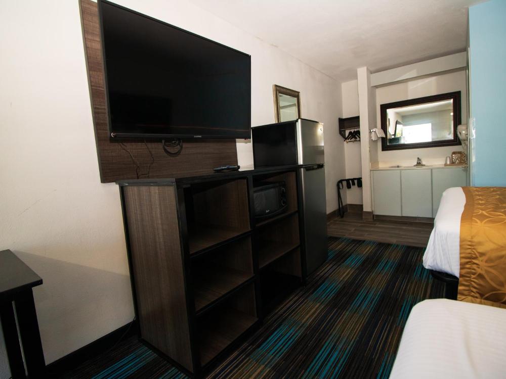 Room with Two Double Beds - Non-Smoking interior